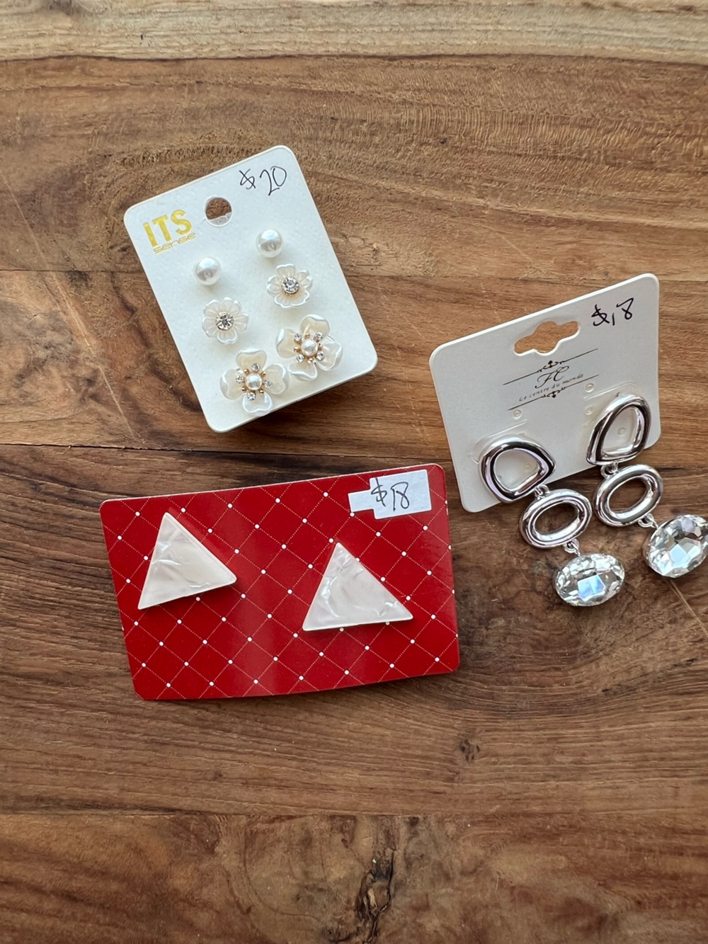 NWT White Floral & Pearl Stud Earring Trio Pearl triangle studs silver tone drop